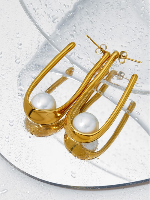 The Pearl Drop Earring